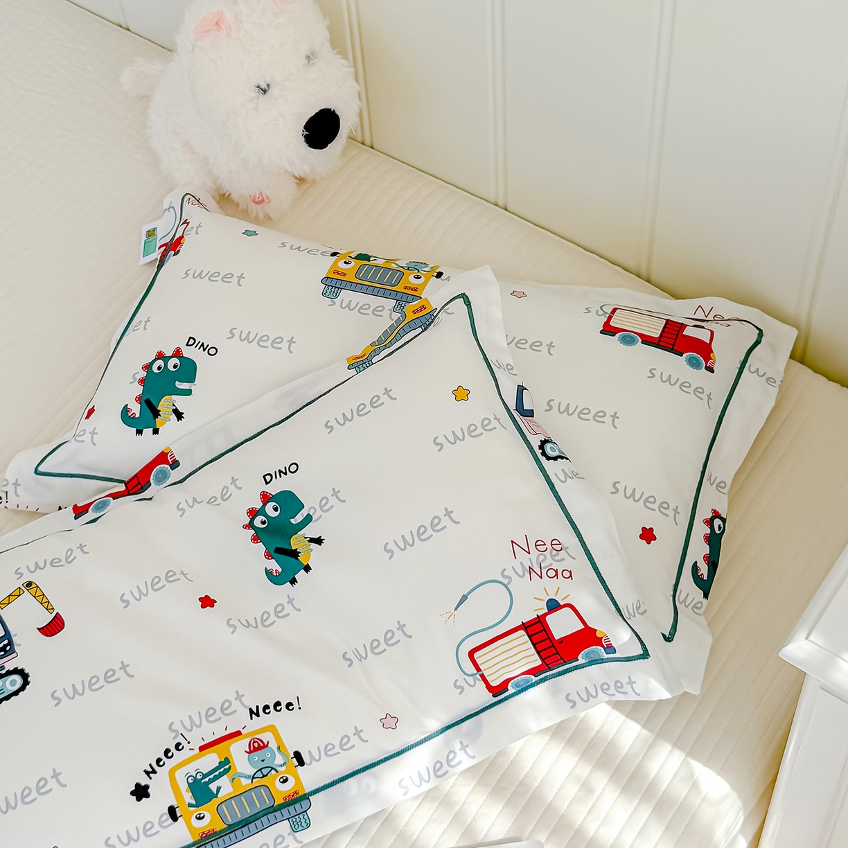 91家纺网 家纺一手货源 找家纺 良佐生活 2025新款A类60s全棉纯棉贡缎一字绣枕套 恐龙开车