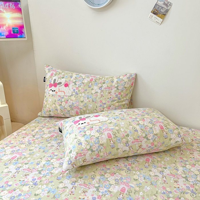 91家纺网 家纺一手货源 找家纺 乐美家纺 2025新款懒洋洋全棉双层纱毛巾绣床笠三件套（提供买家秀） 可妮兔