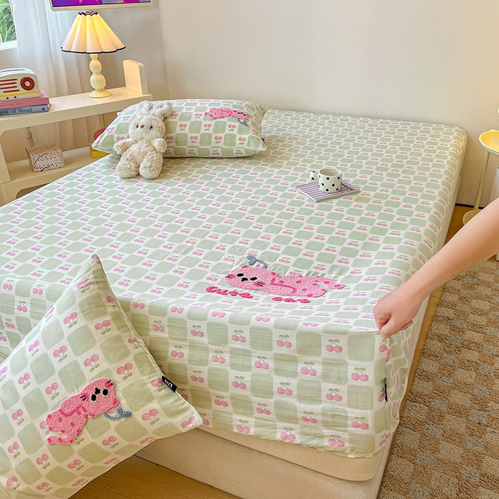 91家纺网 家纺一手货源 找家纺 乐美家纺 2025新款懒洋洋全棉双层纱毛巾绣床笠三件套（提供买家秀） 蔓蔓猫