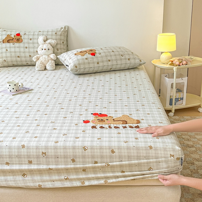 91家纺网 家纺一手货源 找家纺 乐美家纺 2025新款懒洋洋全棉双层纱毛巾绣床笠三件套（提供买家秀） 排排熊