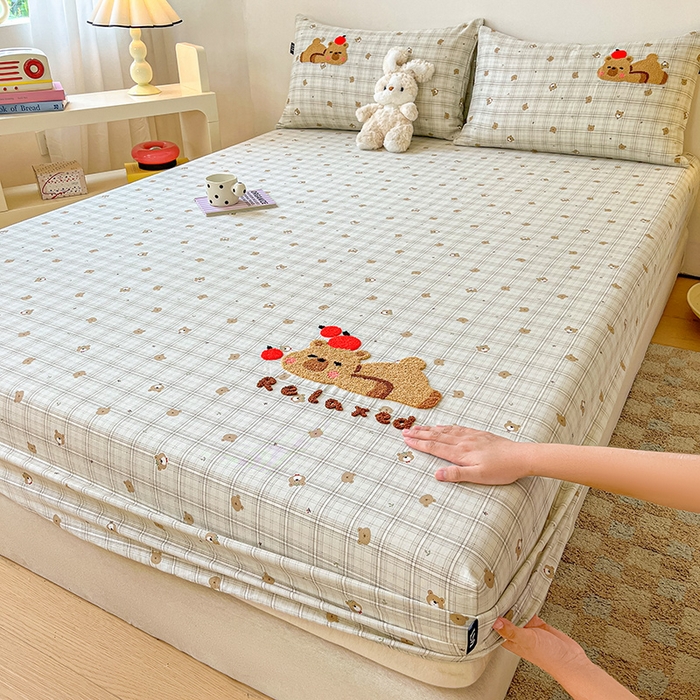 91家纺网 家纺一手货源 找家纺 乐美家纺 2025新款懒洋洋全棉双层纱毛巾绣床笠三件套（提供买家秀） 排排熊