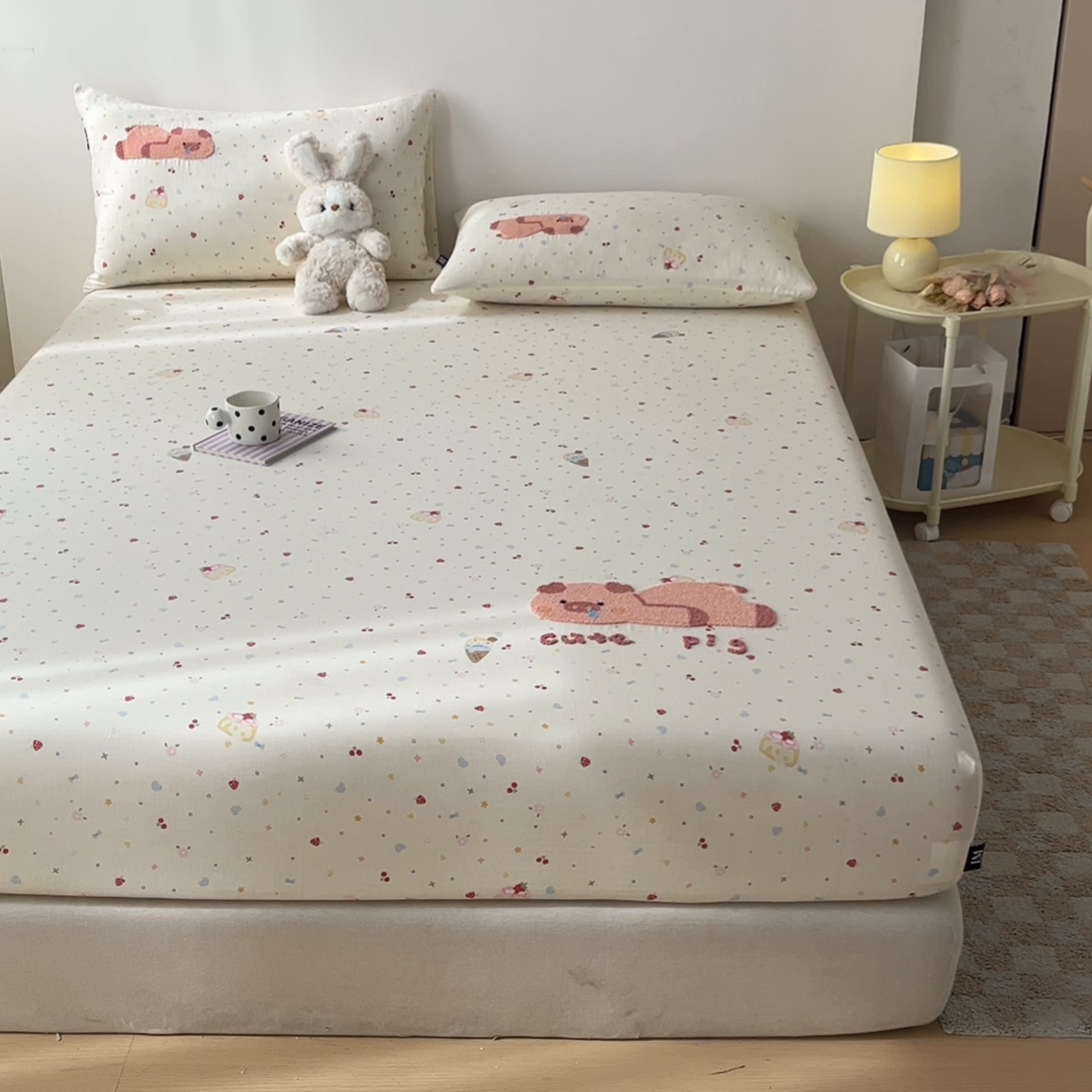 91家纺网 家纺一手货源 找家纺 乐美家纺 2025新款懒洋洋全棉双层纱毛巾绣床笠三件套（提供买家秀） 扭扭猪