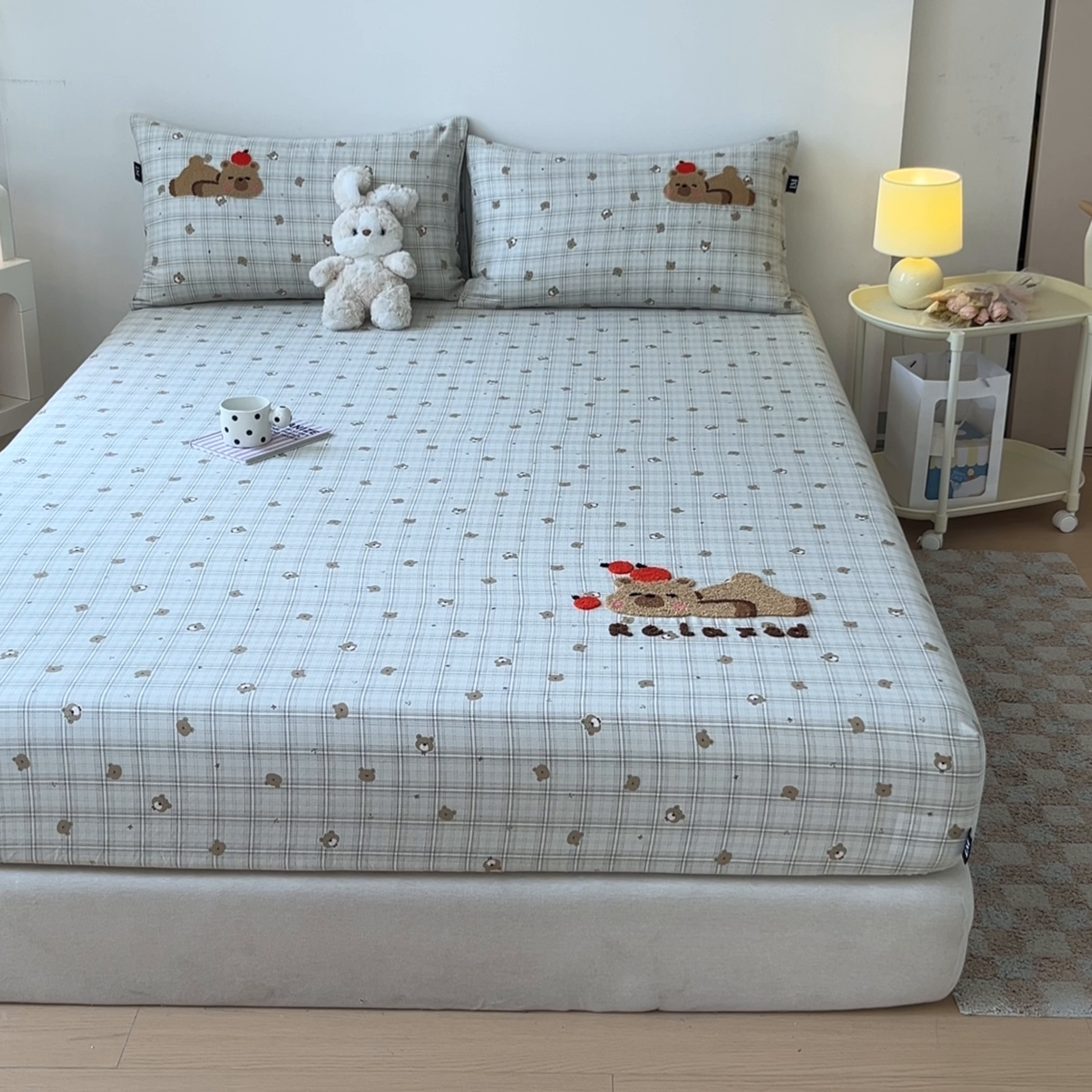 91家纺网 家纺一手货源 找家纺 乐美家纺 2025新款懒洋洋全棉双层纱毛巾绣床笠三件套（提供买家秀） 排排熊