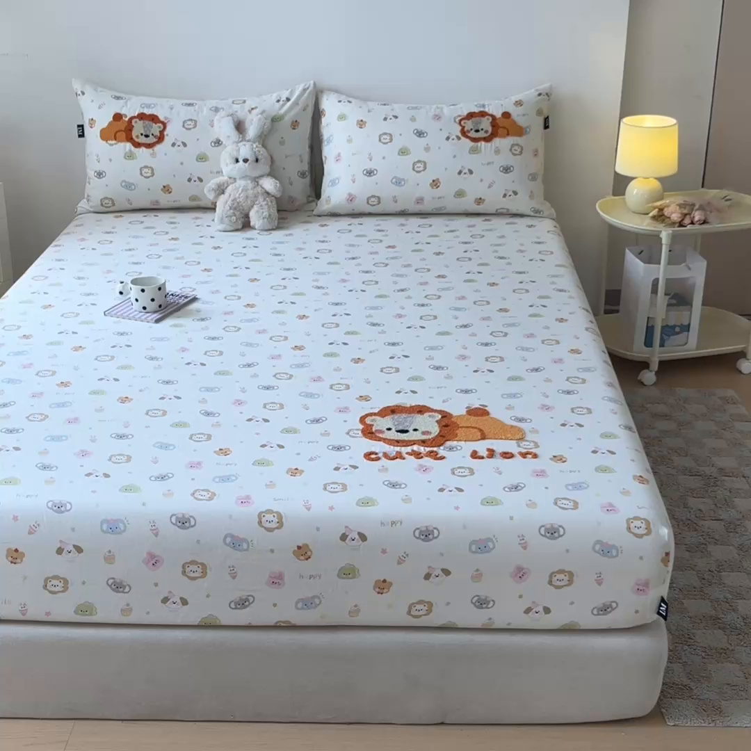 91家纺网 家纺一手货源 找家纺 乐美家纺 2025新款懒洋洋全棉双层纱毛巾绣床笠三件套（提供买家秀） 笨笨狮