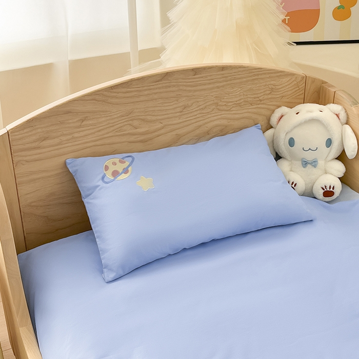 91家纺网 家纺一手货源 找家纺 乐沐家纺 2025新款全棉纯棉高端贴布刺绣幼儿园套件儿童三件套被子被芯婴童宝宝六件套七件套 恐龙日记