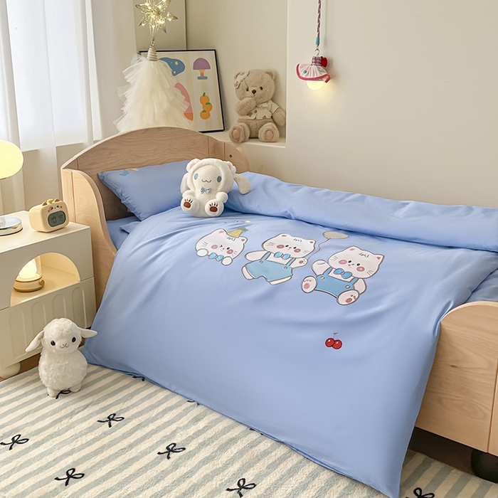 91家纺网 家纺一手货源 找家纺 乐沐家纺 2025新款全棉纯棉高端贴布刺绣幼儿园套件儿童三件套被子被芯婴童宝宝六件套七件套 气球小猫