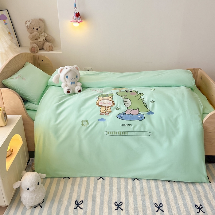 91家纺网 家纺一手货源 找家纺 乐沐家纺 2025新款全棉纯棉高端贴布刺绣幼儿园套件儿童三件套被子被芯婴童宝宝六件套七件套 快乐生活