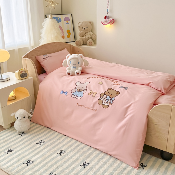 91家纺网 家纺一手货源 找家纺 乐沐家纺 2025新款全棉纯棉高端贴布刺绣幼儿园套件儿童三件套被子被芯婴童宝宝六件套七件套 可爱小熊