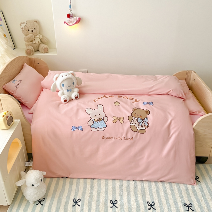 91家纺网 家纺一手货源 找家纺 乐沐家纺 2025新款全棉纯棉高端贴布刺绣幼儿园套件儿童三件套被子被芯婴童宝宝六件套七件套 可爱小熊