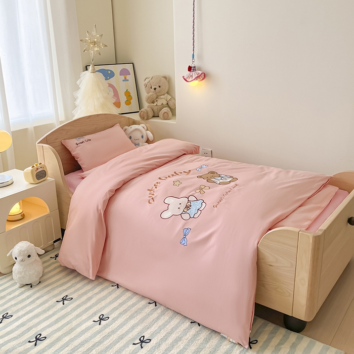 91家纺网 家纺一手货源 找家纺 乐沐家纺 2025新款全棉纯棉高端贴布刺绣幼儿园套件儿童三件套被子被芯婴童宝宝六件套七件套 可爱小熊