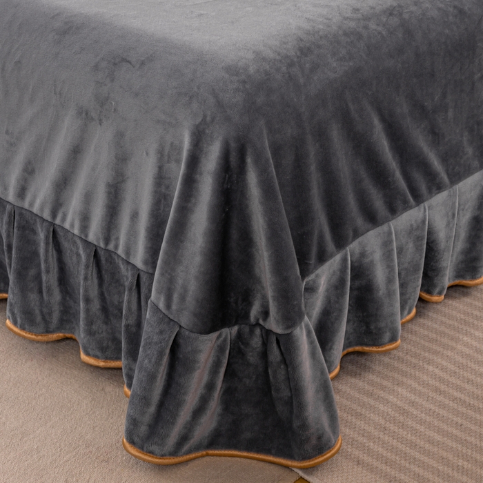 91家纺网 家纺一手货源 找家纺 博兰蒂2022高克重牛奶绒素色绣花床裙四件套直播爆款-水仙高级灰