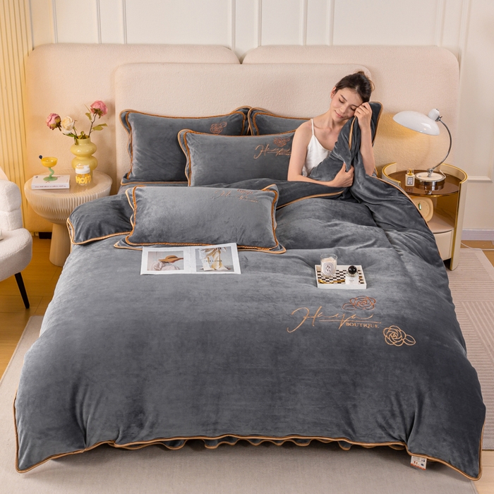 91家纺网 家纺一手货源 找家纺 博兰蒂2022高克重牛奶绒素色绣花床裙四件套直播爆款-水仙高级灰