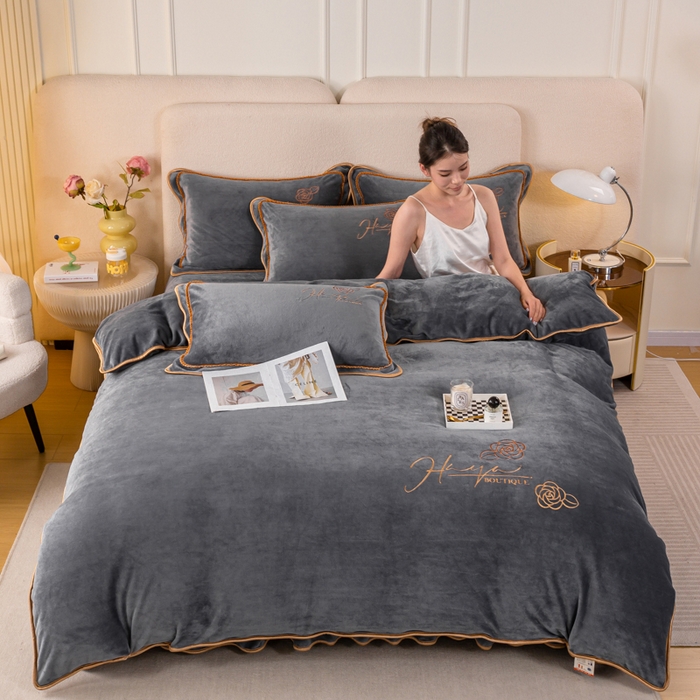 91家纺网 家纺一手货源 找家纺 博兰蒂2022高克重牛奶绒素色绣花床裙四件套直播爆款-水仙高级灰