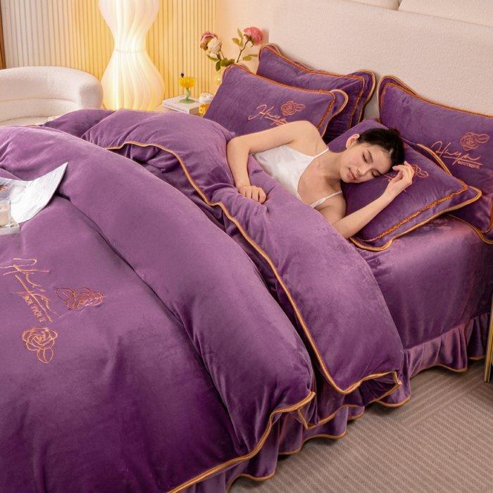 91家纺网 家纺一手货源 找家纺 博兰蒂2022高克重牛奶绒素色绣花床裙四件套直播爆款-水仙罗兰紫