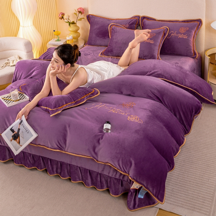 91家纺网 家纺一手货源 找家纺 博兰蒂2022高克重牛奶绒素色绣花床裙四件套直播爆款-水仙罗兰紫