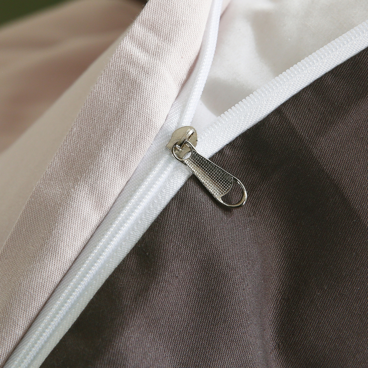 91家纺网 家纺一手货源 找家纺 金鑫汇家纺 2026新款全棉纯棉纯色拼色四件套系列单被套 被套单件 巴恩