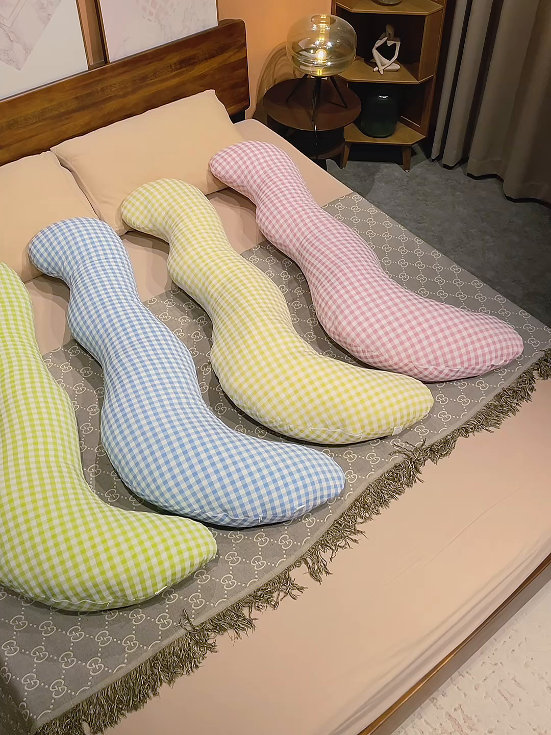 91家纺网 家纺一手货源 找家纺 仟亿莱 2025新款泡泡格子月牙长条抱枕枕头枕芯-格子月牙 黄色格子月牙