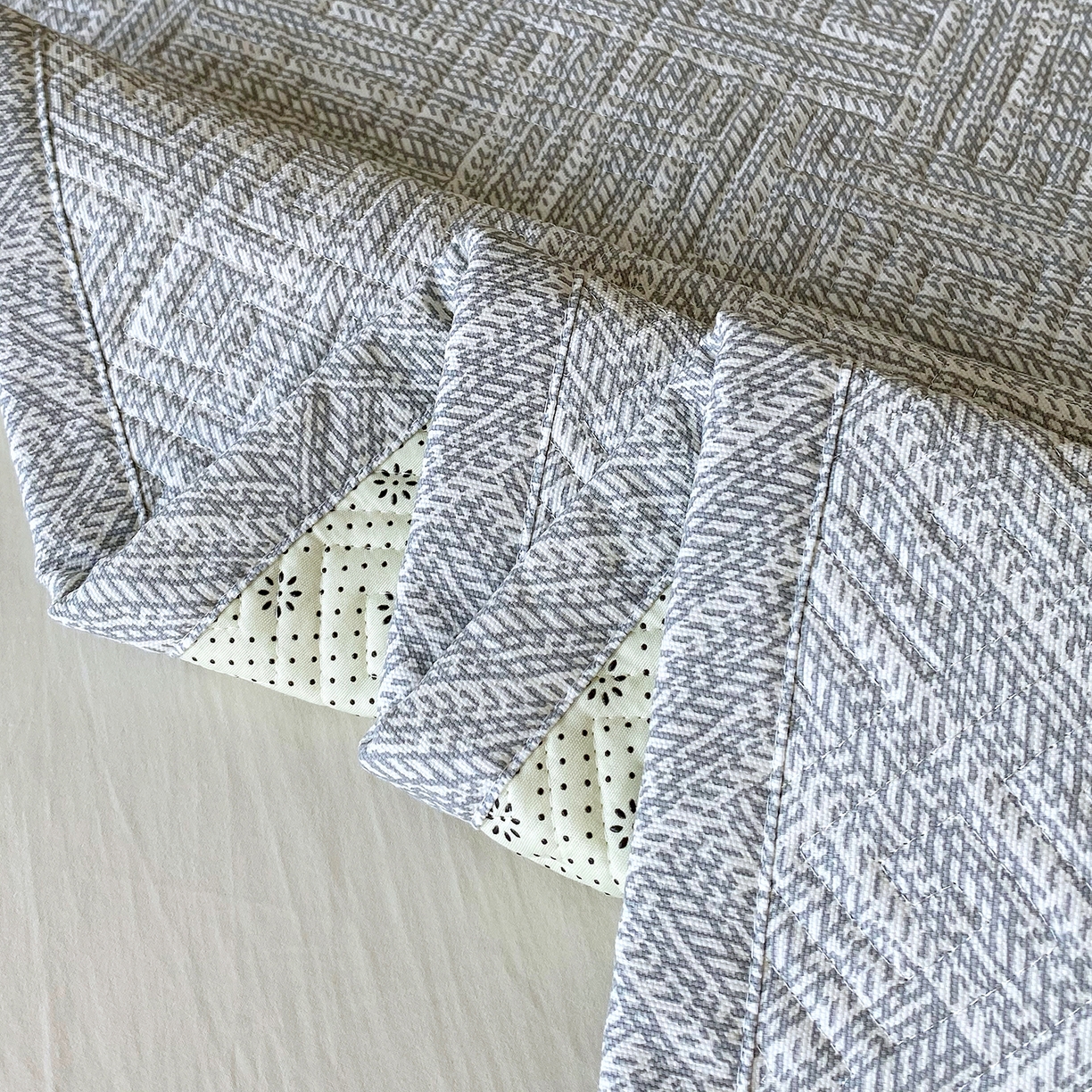 91家纺网 家纺一手货源 找家纺 金鑫汇家纺 2025年新款A类多功能全棉老粗布软凉席床盖护垫席子可机洗 流光灰