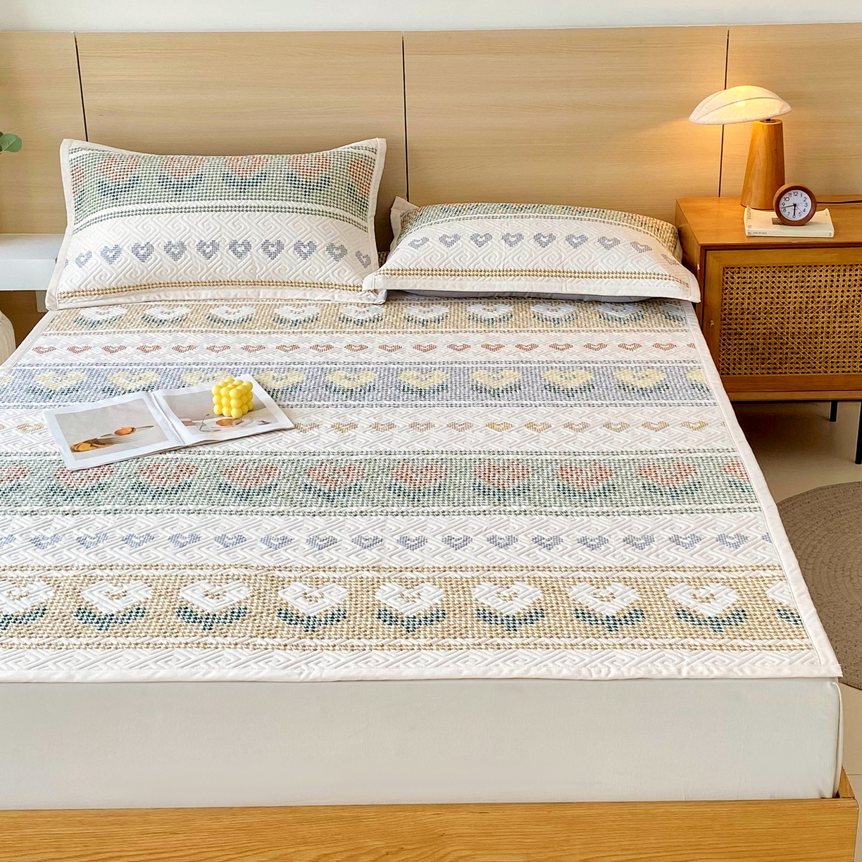 91家纺网 家纺一手货源 找家纺 金鑫汇家纺 2025年新款A类多功能全棉老粗布软凉席床盖护垫席子可机洗 同心千鸟格