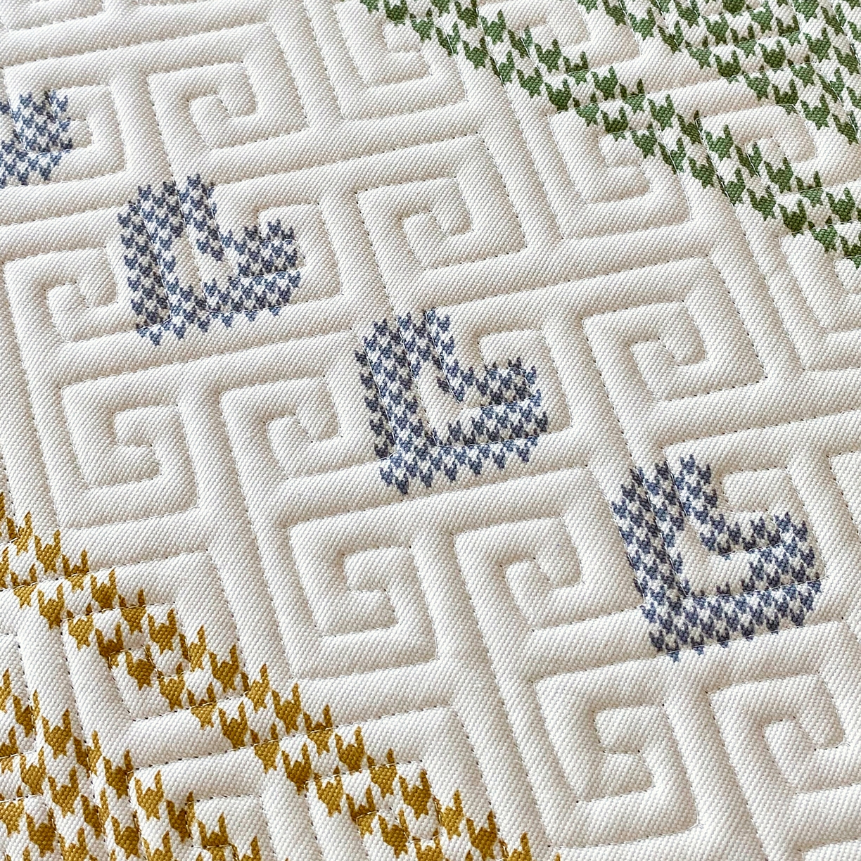 91家纺网 家纺一手货源 找家纺 金鑫汇家纺 2025年新款A类多功能全棉老粗布软凉席床盖护垫席子可机洗 同心千鸟格