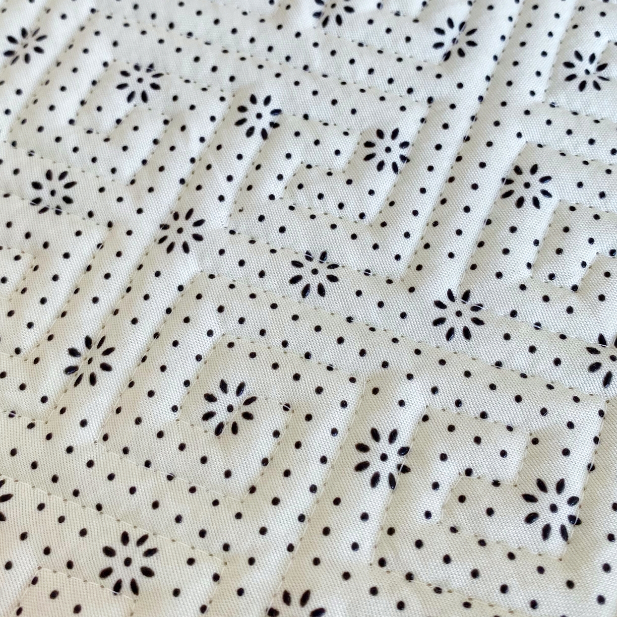 91家纺网 家纺一手货源 找家纺 金鑫汇家纺 2025年新款A类多功能全棉老粗布软凉席床盖护垫席子可机洗 同心千鸟格