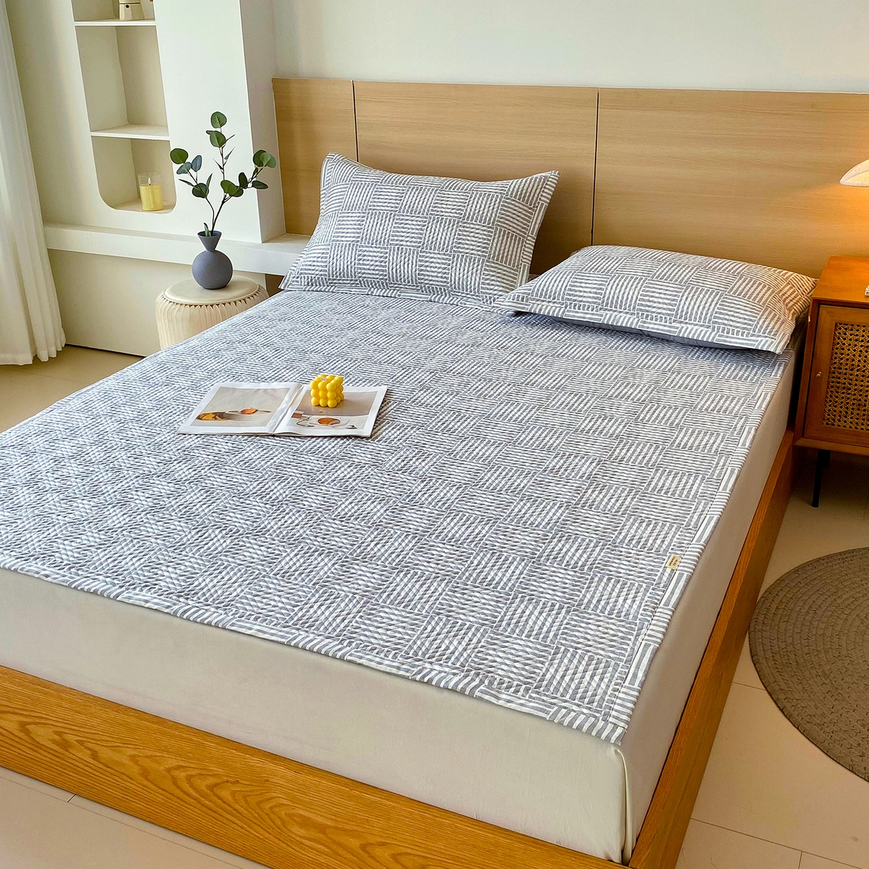 91家纺网 家纺一手货源 找家纺 金鑫汇家纺 2025年新款A类多功能全棉老粗布软凉席床盖护垫席子可机洗 休闲时光