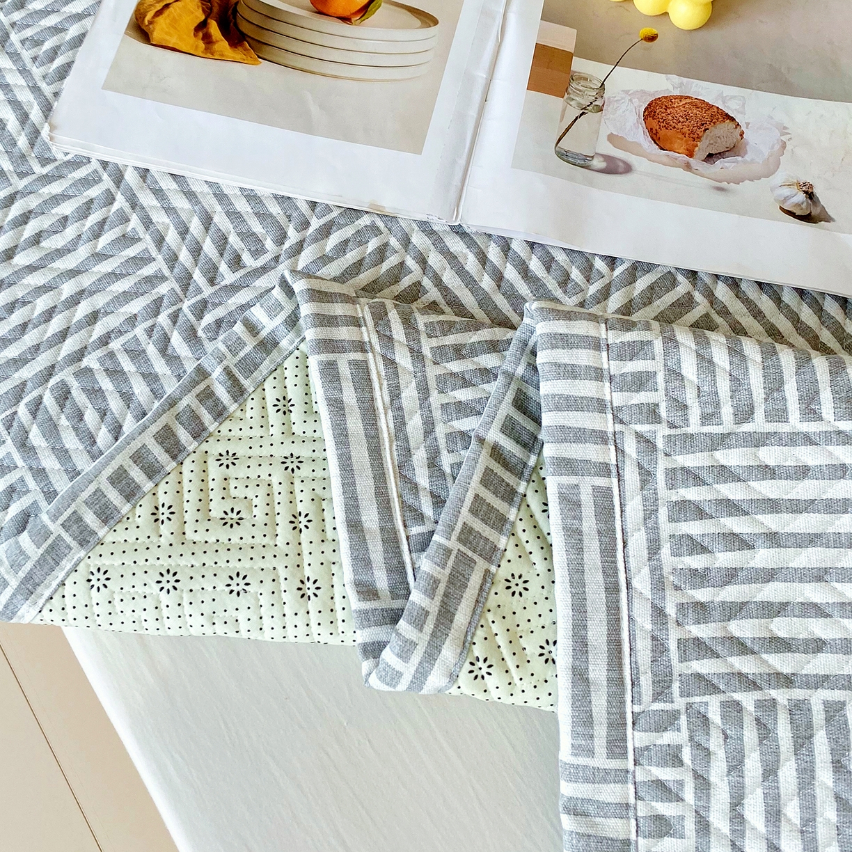 91家纺网 家纺一手货源 找家纺 金鑫汇家纺 2025年新款A类多功能全棉老粗布软凉席床盖护垫席子可机洗 休闲时光