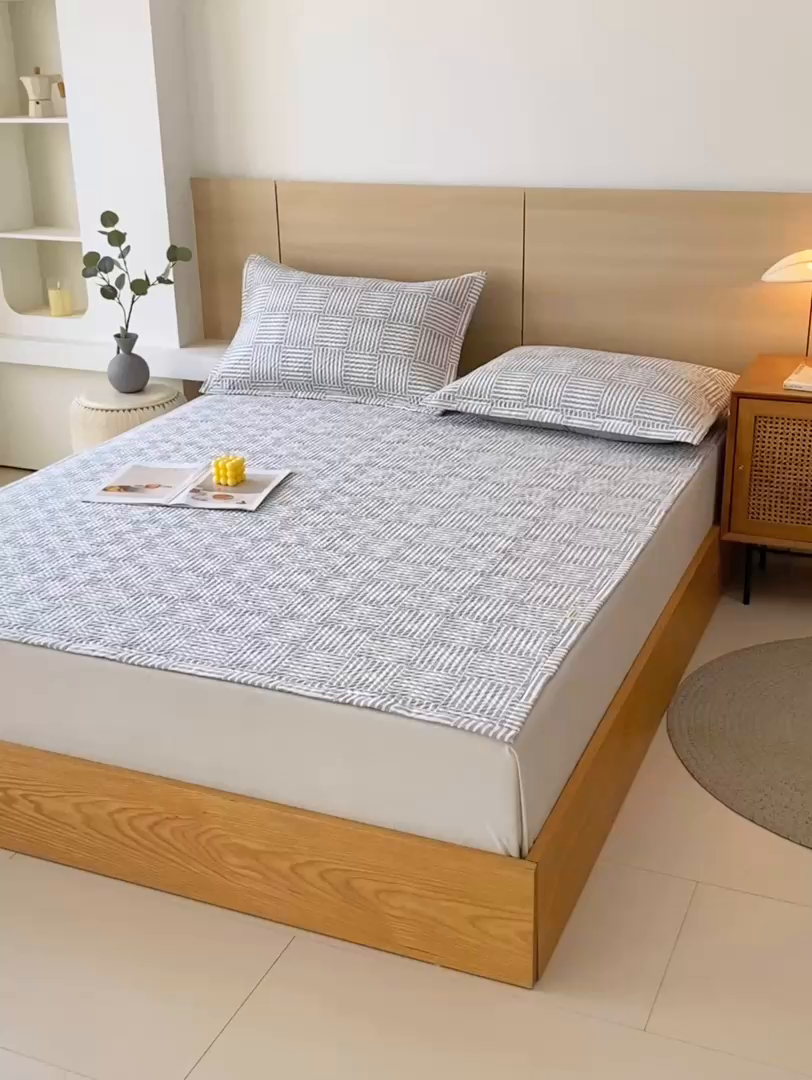 91家纺网 家纺一手货源 找家纺 金鑫汇家纺 2025年新款A类多功能全棉老粗布软凉席床盖护垫席子可机洗 休闲时光