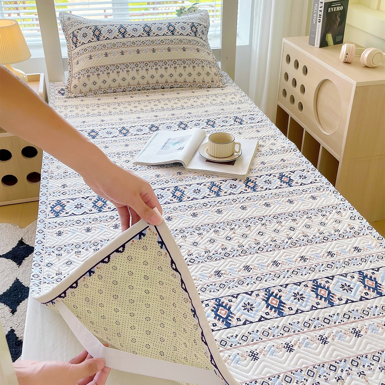 91家纺网 家纺一手货源 找家纺 金鑫汇家纺 2025年新款A类多功能全棉老粗布软凉席床盖护垫席子可机洗 波西米亚