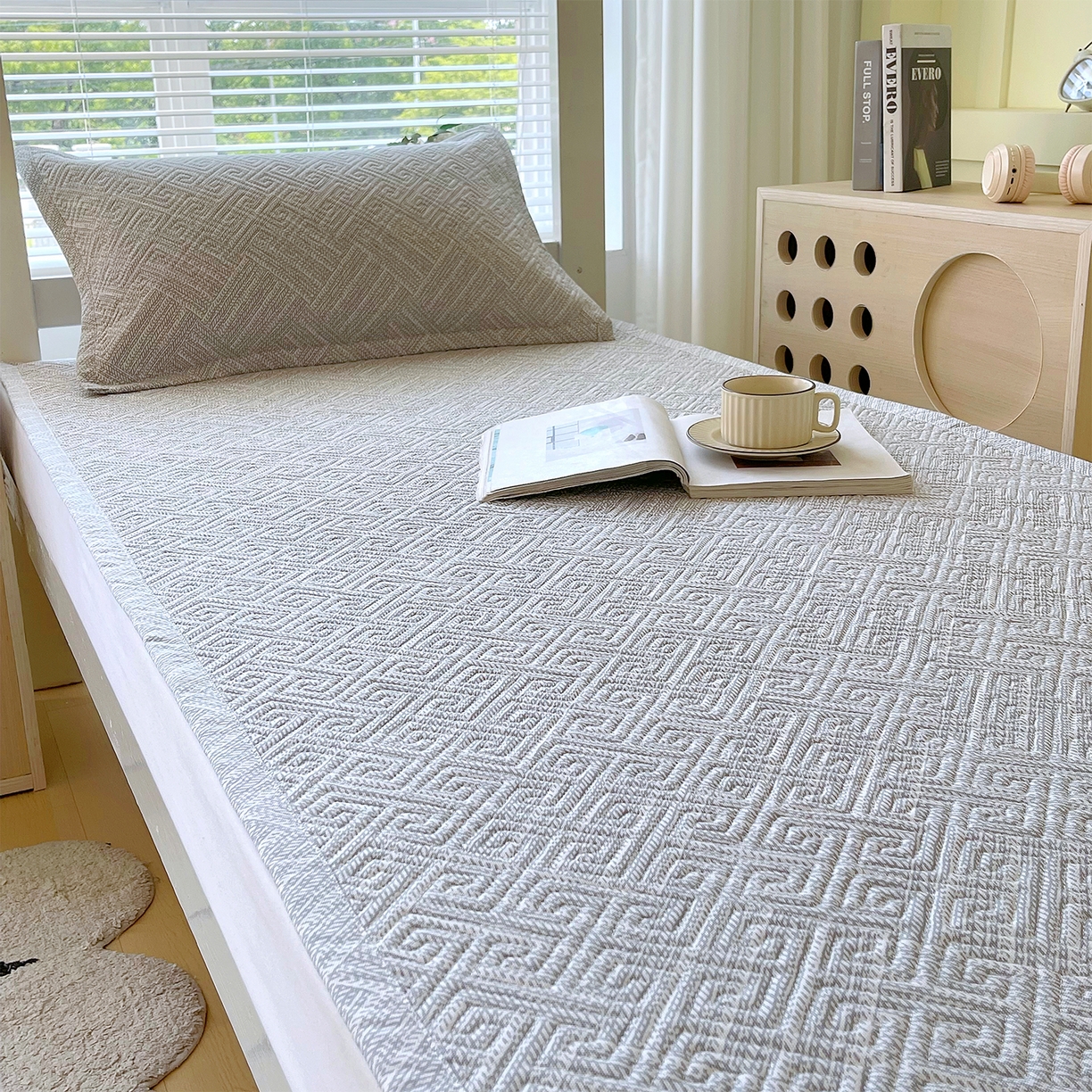 91家纺网 家纺一手货源 找家纺 金鑫汇家纺 2025年新款A类多功能全棉老粗布软凉席床盖护垫席子可机洗 流光灰