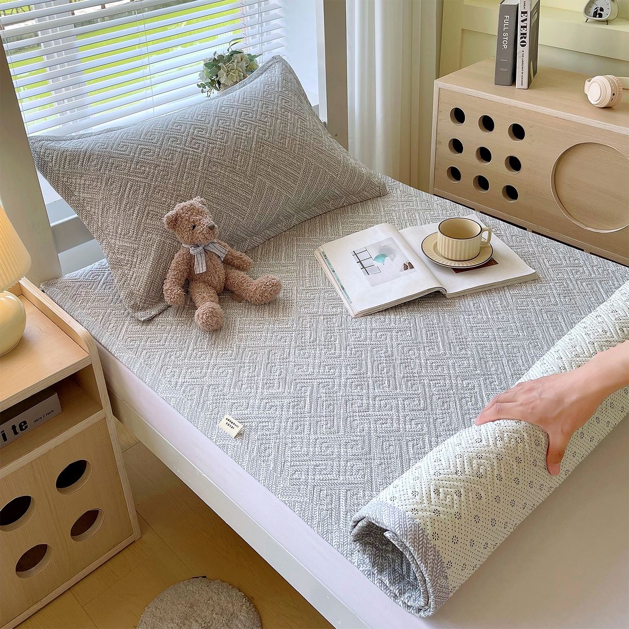 91家纺网 家纺一手货源 找家纺 金鑫汇家纺 2025年新款A类多功能全棉老粗布软凉席床盖护垫席子可机洗 流光灰