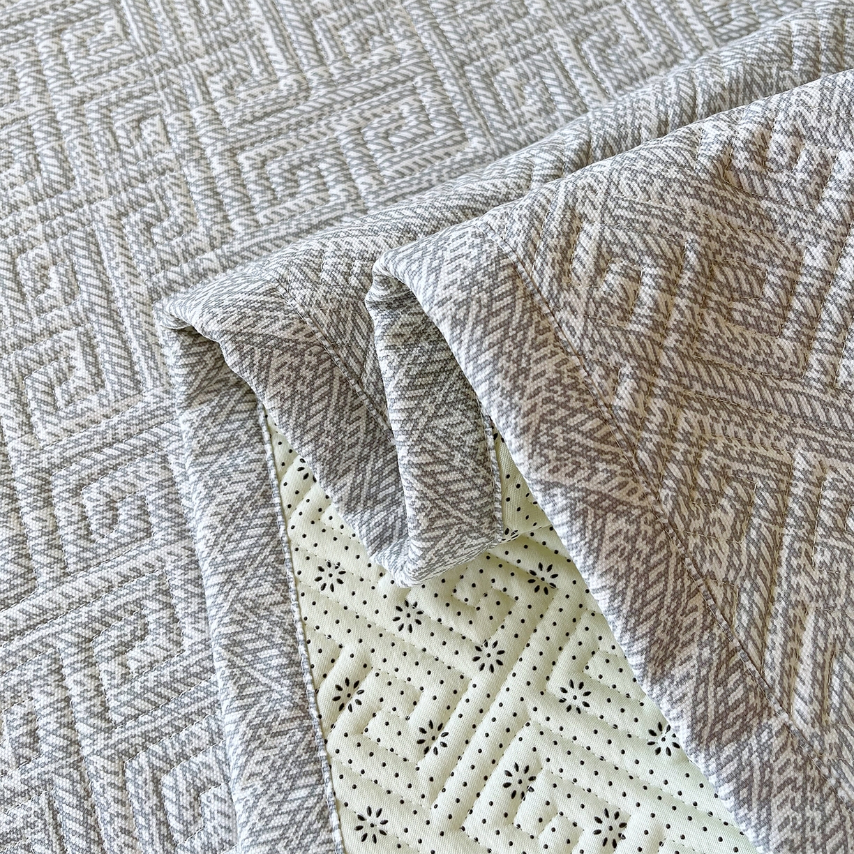 91家纺网 家纺一手货源 找家纺 金鑫汇家纺 2025年新款A类多功能全棉老粗布软凉席床盖护垫席子可机洗 流光灰