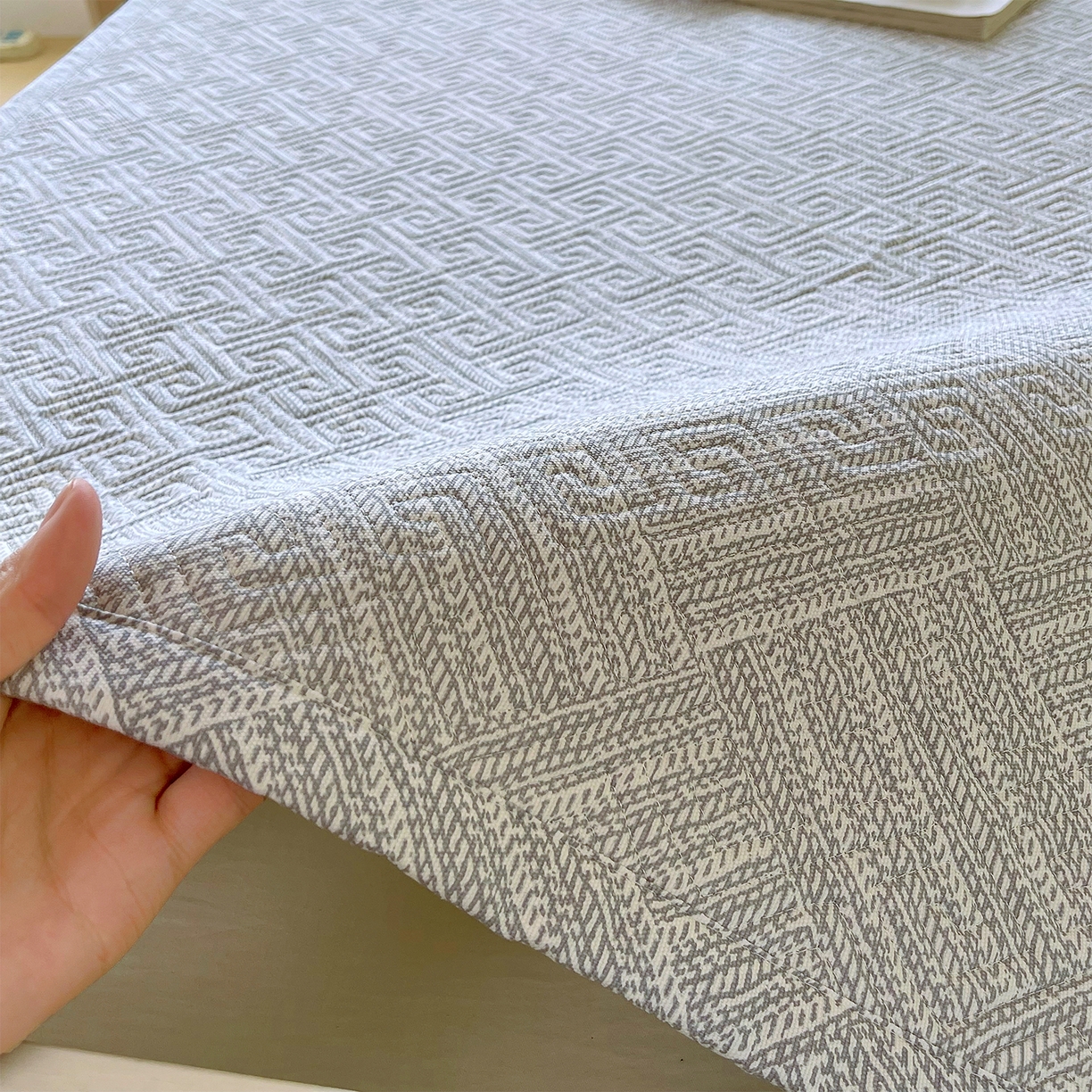 91家纺网 家纺一手货源 找家纺 金鑫汇家纺 2025年新款A类多功能全棉老粗布软凉席床盖护垫席子可机洗 流光灰