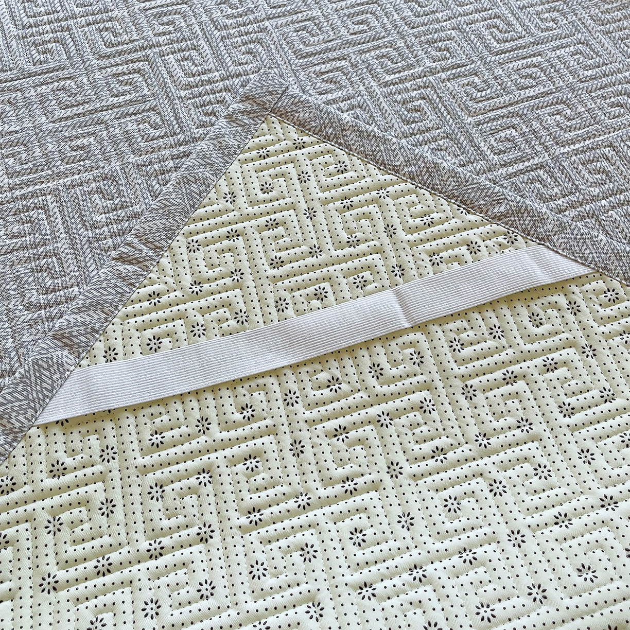 91家纺网 家纺一手货源 找家纺 金鑫汇家纺 2025年新款A类多功能全棉老粗布软凉席床盖护垫席子可机洗 流光灰