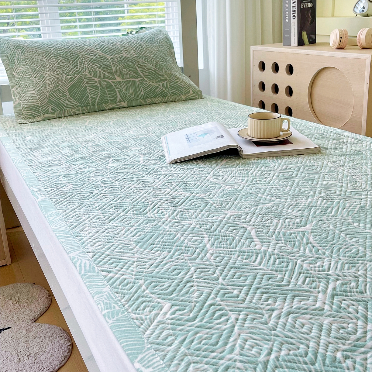 91家纺网 家纺一手货源 找家纺 金鑫汇家纺 2025年新款A类多功能全棉老粗布软凉席床盖护垫席子可机洗 绿色心情