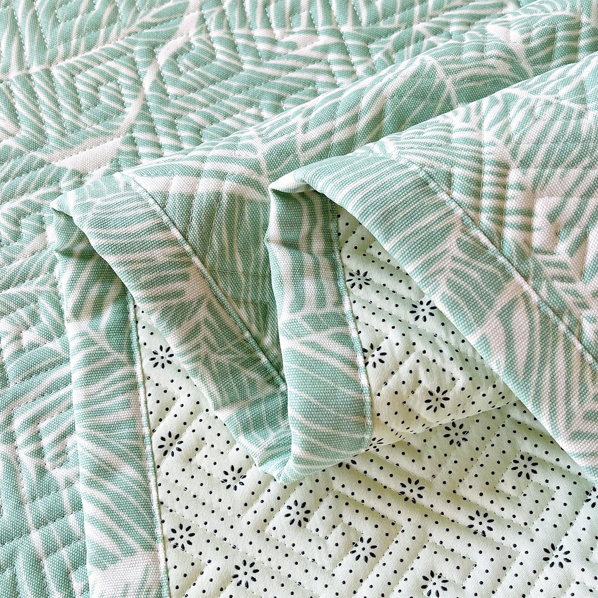 91家纺网 家纺一手货源 找家纺 金鑫汇家纺 2025年新款A类多功能全棉老粗布软凉席床盖护垫席子可机洗 绿色心情