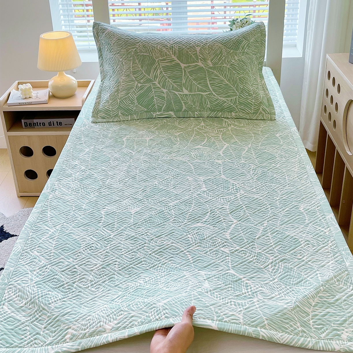 91家纺网 家纺一手货源 找家纺 金鑫汇家纺 2025年新款A类多功能全棉老粗布软凉席床盖护垫席子可机洗 绿色心情