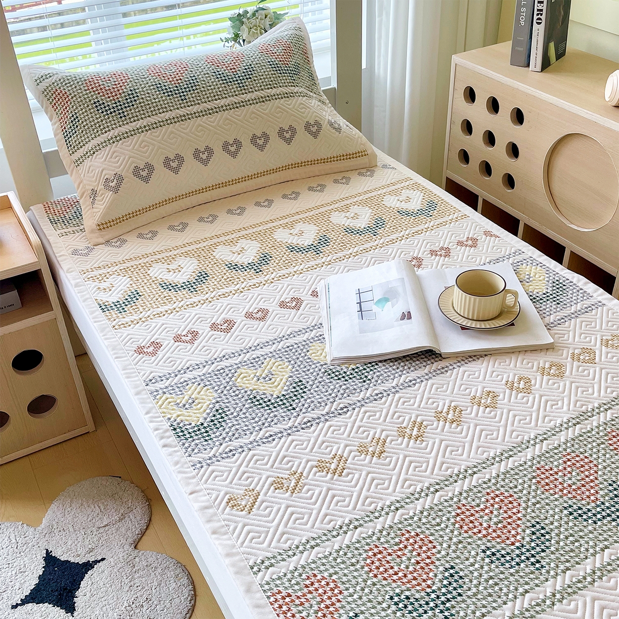 91家纺网 家纺一手货源 找家纺 金鑫汇家纺 2025年新款A类多功能全棉老粗布软凉席床盖护垫席子可机洗 同心千鸟格