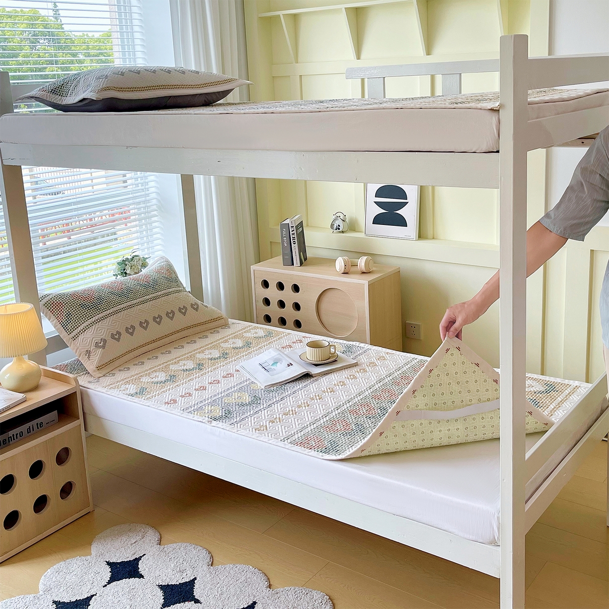 91家纺网 家纺一手货源 找家纺 金鑫汇家纺 2025年新款A类多功能全棉老粗布软凉席床盖护垫席子可机洗 同心千鸟格