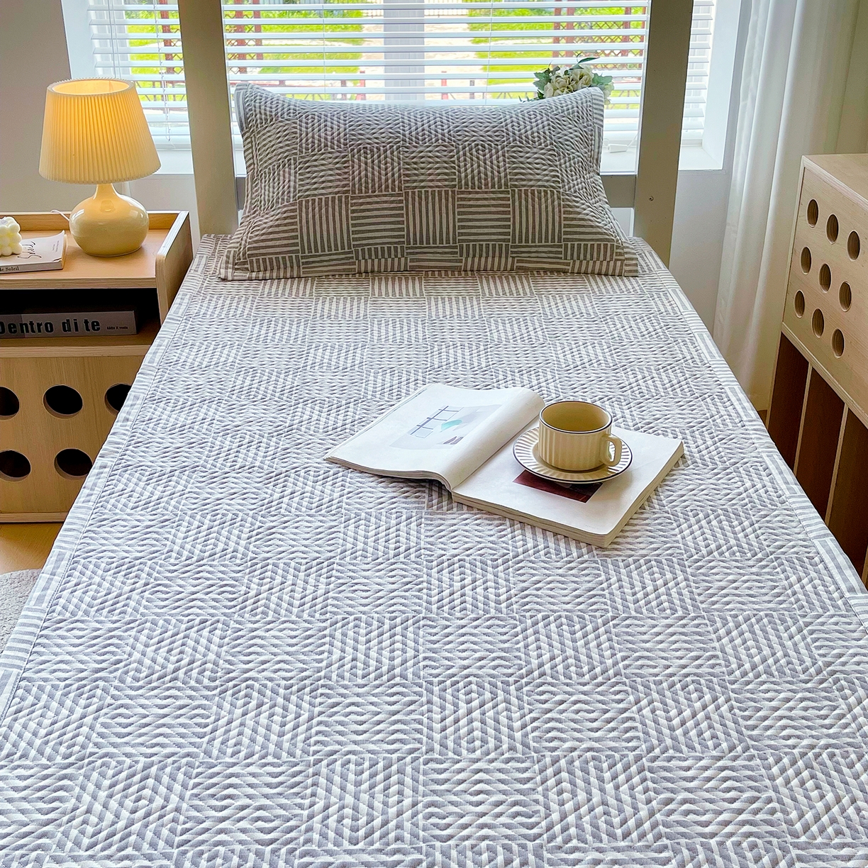 91家纺网 家纺一手货源 找家纺 金鑫汇家纺 2025年新款A类多功能全棉老粗布软凉席床盖护垫席子可机洗 休闲时光