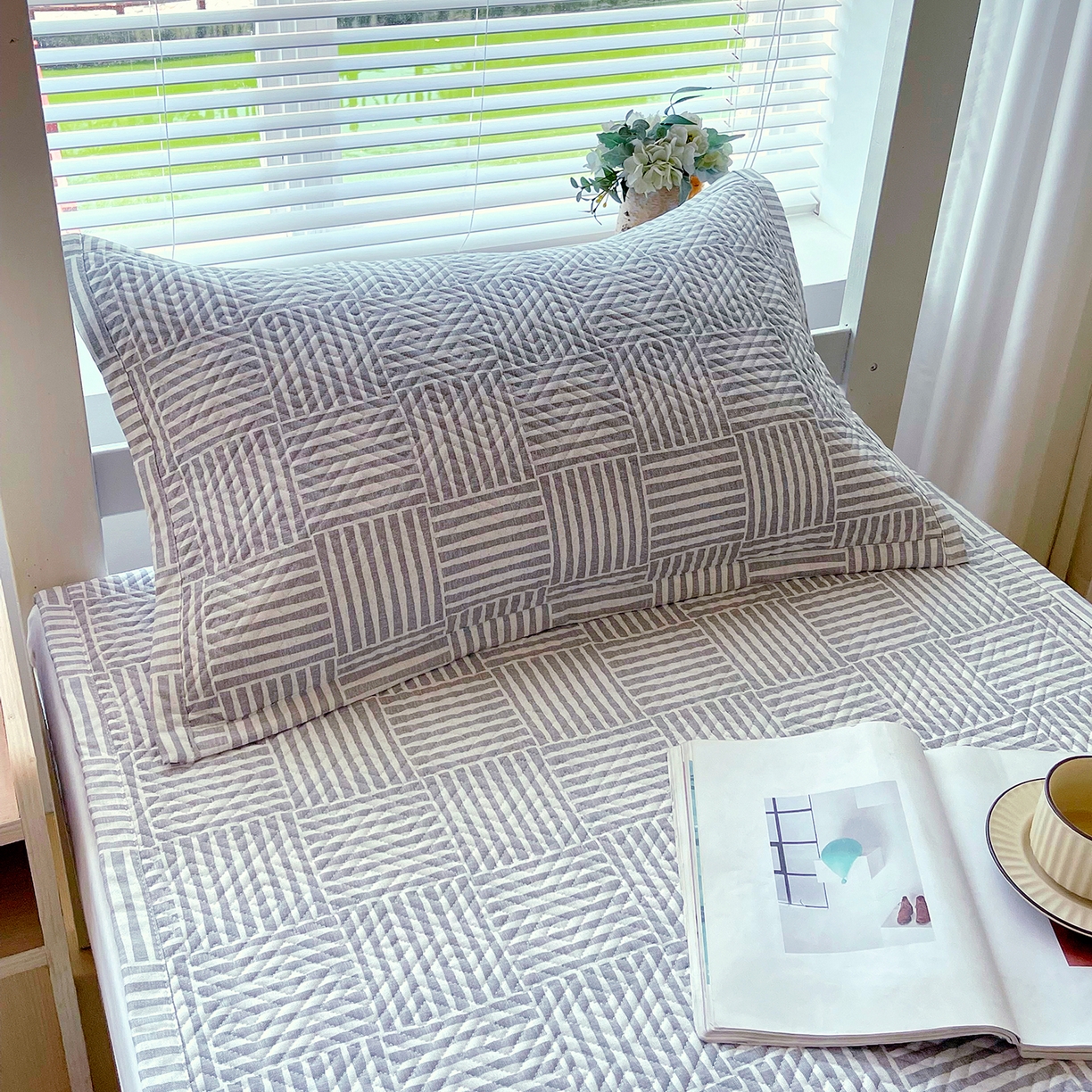 91家纺网 家纺一手货源 找家纺 金鑫汇家纺 2025年新款A类多功能全棉老粗布软凉席床盖护垫席子可机洗 休闲时光