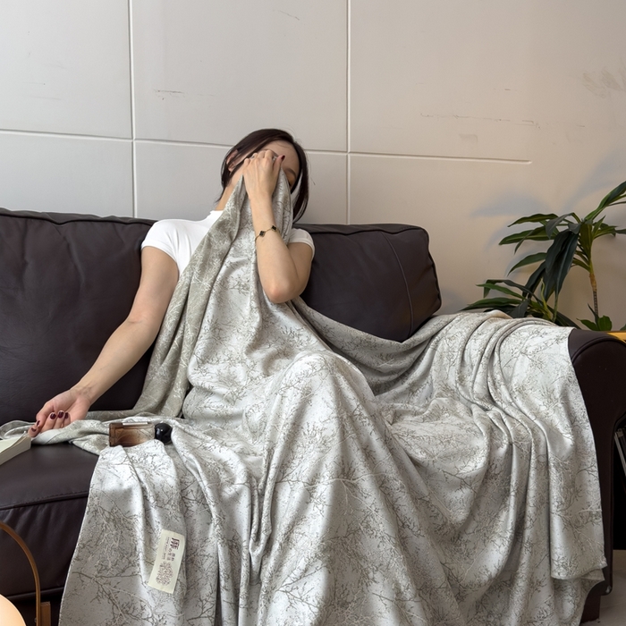 91家纺网 家纺一手货源 找家纺 米菲 2025新款A类亚麻提花多功能盖毯毯子毛毯 挪威森林