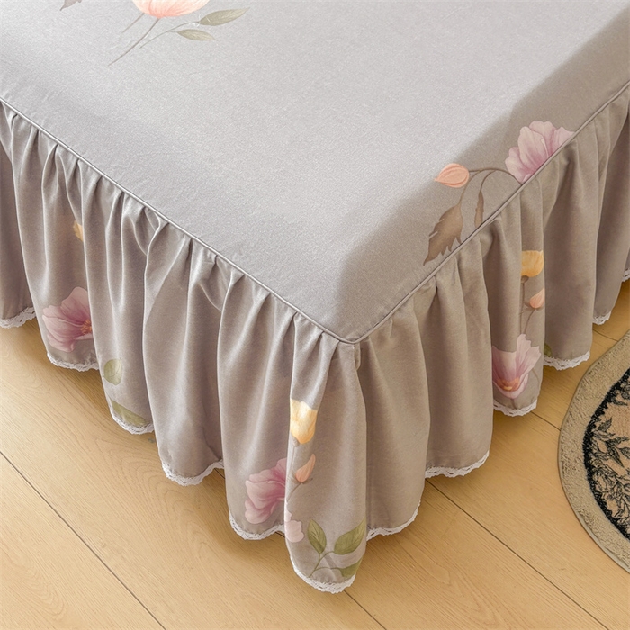 91家纺网 家纺一手货源 找家纺 缦彩 2025新款全棉纯棉磨毛印花床裙单品床裙单件单床裙花边床单三件套 花艺清梦灰