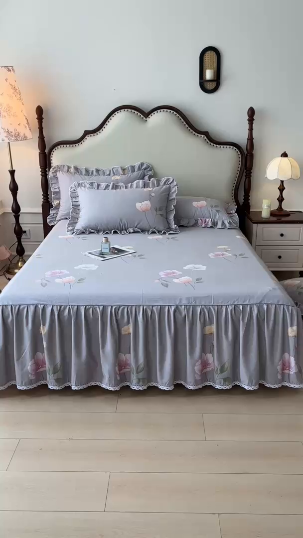 91家纺网 家纺一手货源 找家纺 缦彩 2025新款全棉纯棉磨毛印花床裙单品床裙单件单床裙花边床单三件套 花艺清梦灰