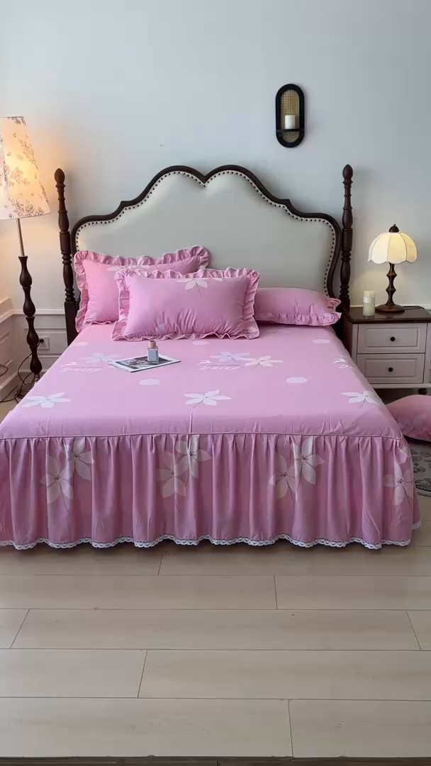 91家纺网 家纺一手货源 找家纺 缦彩 2025新款全棉纯棉磨毛印花床裙单品床裙单件单床裙花边床单三件套 幽诺花梦-粉