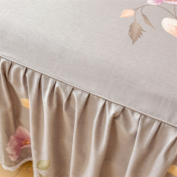 91家纺网 家纺一手货源 找家纺 缦彩 2025新款全棉纯棉磨毛公主风花边床裙四件套 花艺清梦灰