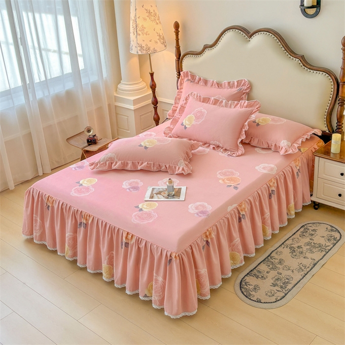 91家纺网 家纺一手货源 找家纺 缦彩 2025新款全棉纯棉磨毛公主风花边床裙四件套 落日繁华-粉