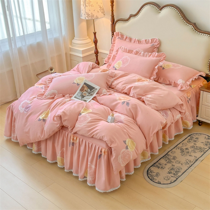 91家纺网 家纺一手货源 找家纺 缦彩 2025新款全棉纯棉磨毛公主风花边床裙四件套 落日繁华-粉