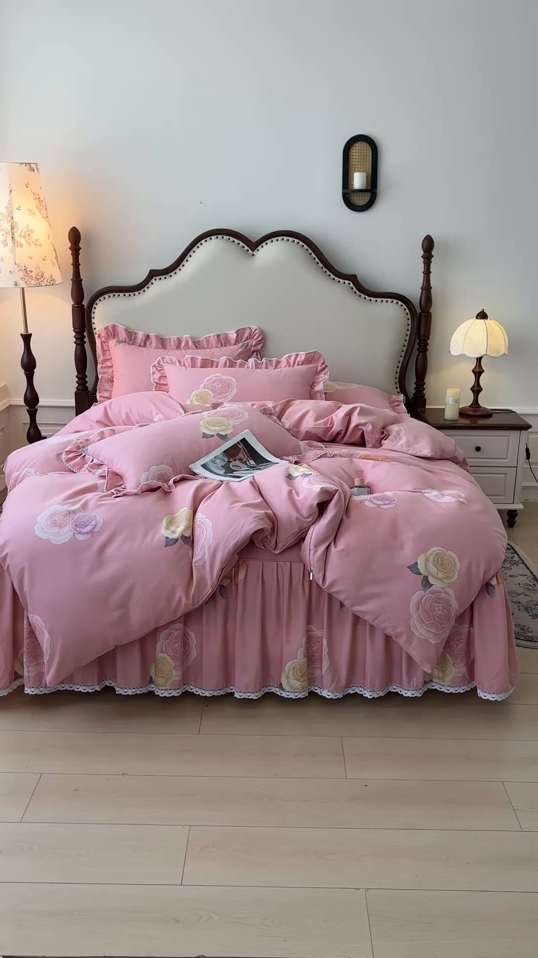 91家纺网 家纺一手货源 找家纺 缦彩 2025新款全棉纯棉磨毛公主风花边床裙四件套 落日繁华-粉