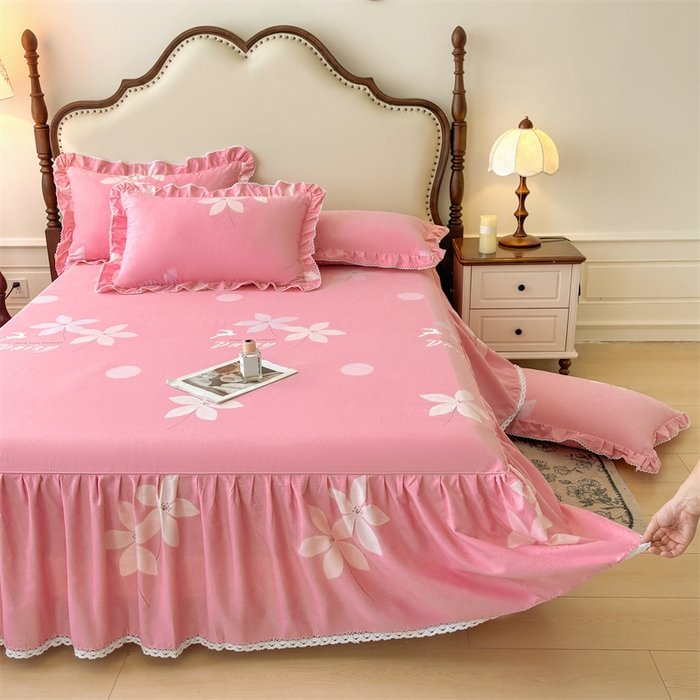 91家纺网 家纺一手货源 找家纺 缦彩 2025新款全棉纯棉磨毛公主风花边床裙四件套 幽诺花梦-粉